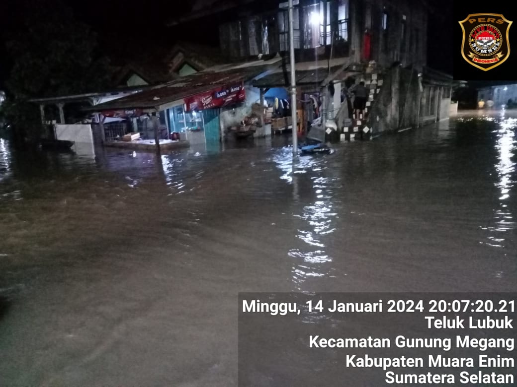 Bencana banjir melanda di berbagai daerah warga meminta agar pemerintah lebih perhatian lagi