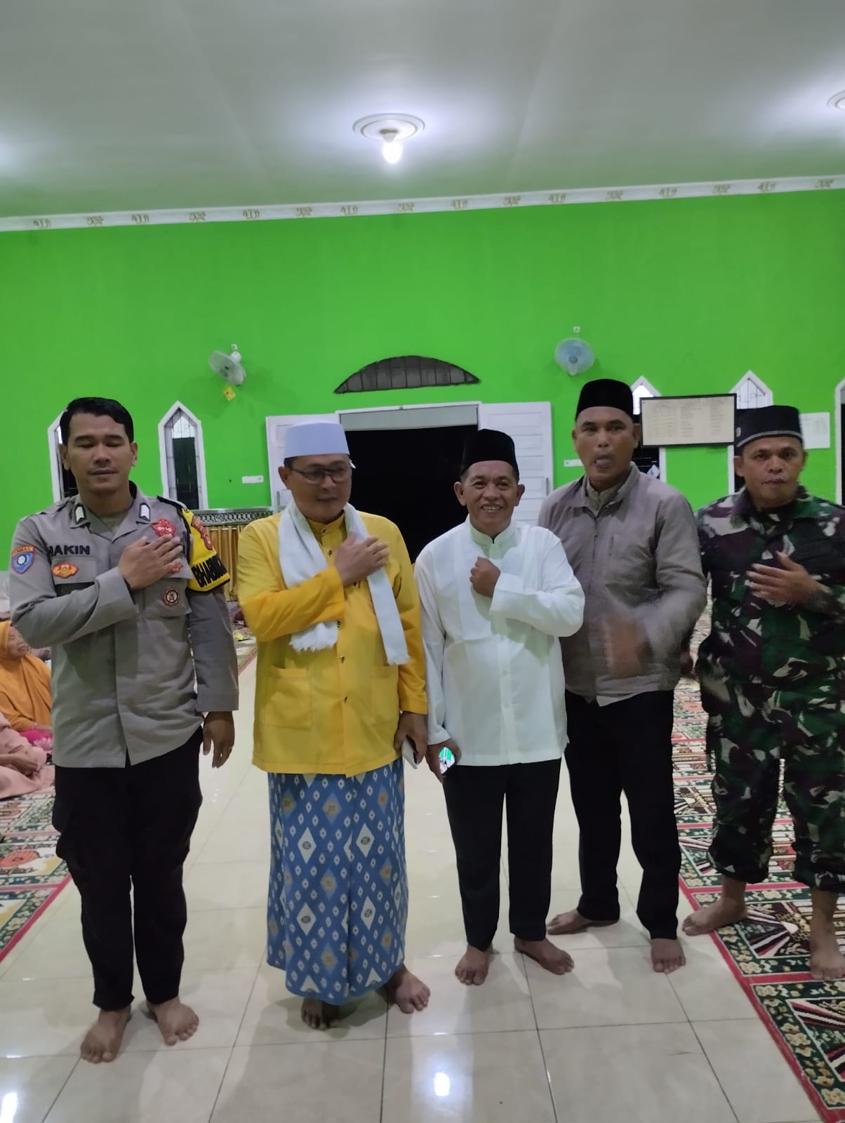 Buka Bersama Warga Perum Graha Taman Lingkar Dengan Hj. Linda Arlan.