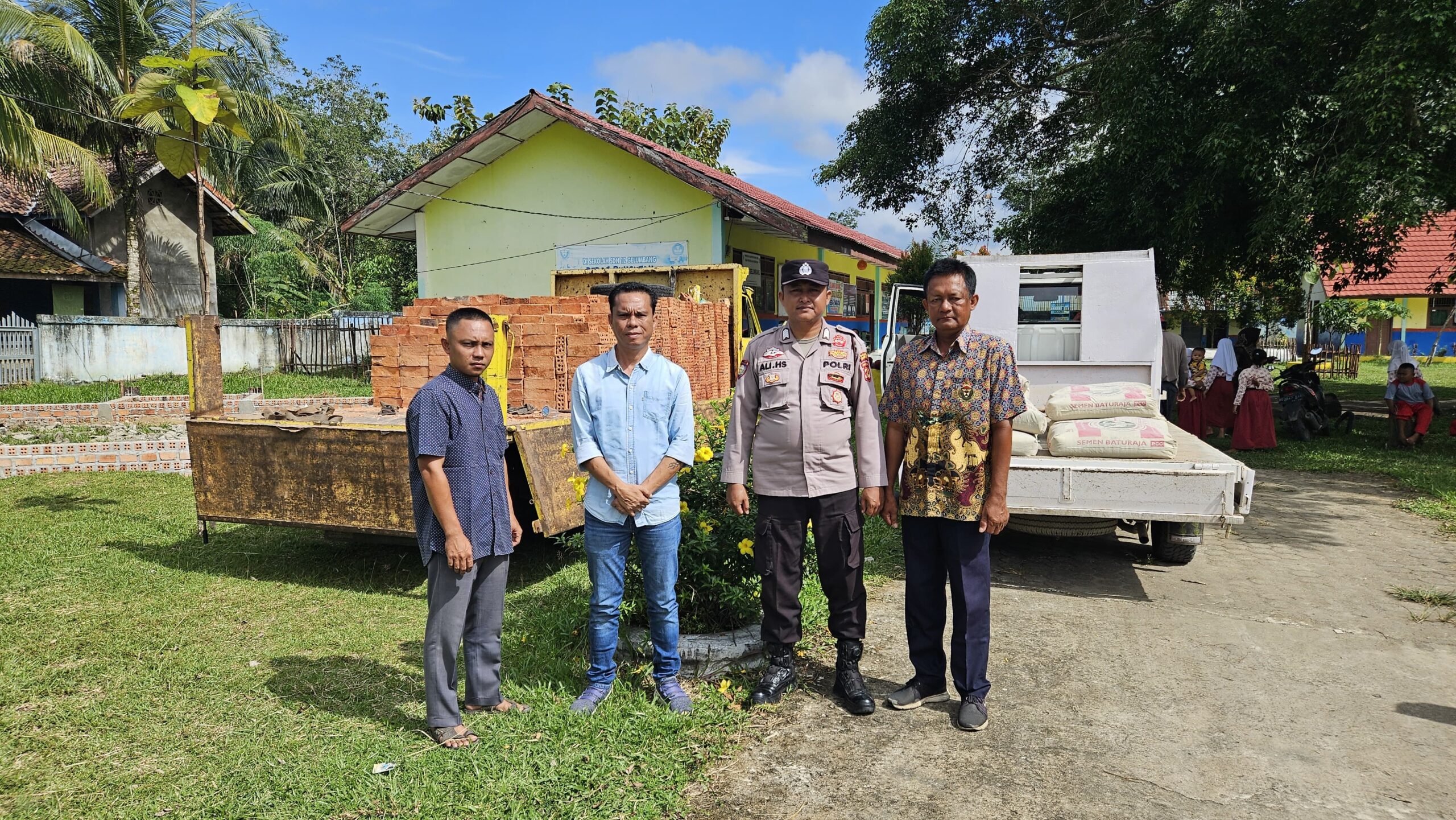 Bantuan Musolah Di SDN 12 Gelumbang Mulai Di salurkan.