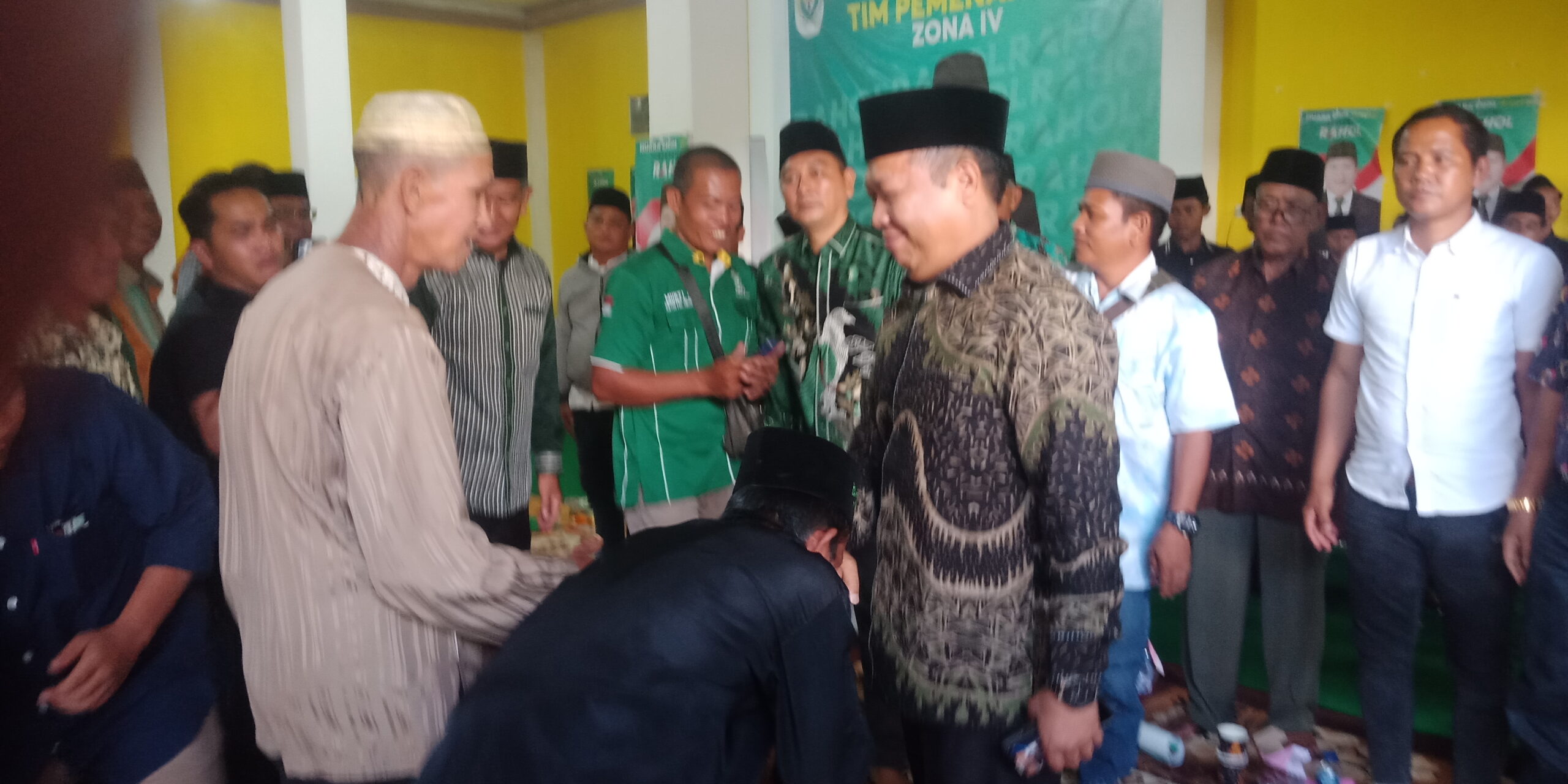 Resmikan posko kemenangan Di sambut Antusias warga Di Gelumbang Raya Dan Dapil 3