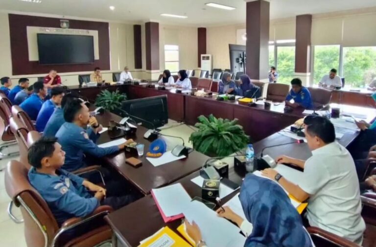 DPRD PRABUMULIH PANGGIL BKPSDM ATAS 17 KELUHAN PEGAWAI DAMKAR