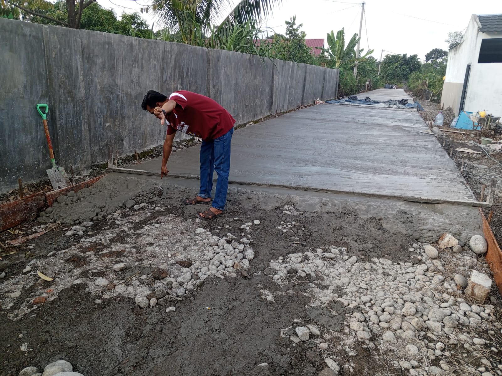 DIDUGA PEMBANGUNAN JALAN COR BETON DESA MUARA SIBAN DUSUN 5 RIMBA BEDUK LAHAT ASAL-ASALAN TERINDIKASI PROYEK AKAN RUGIKAN NEGARA