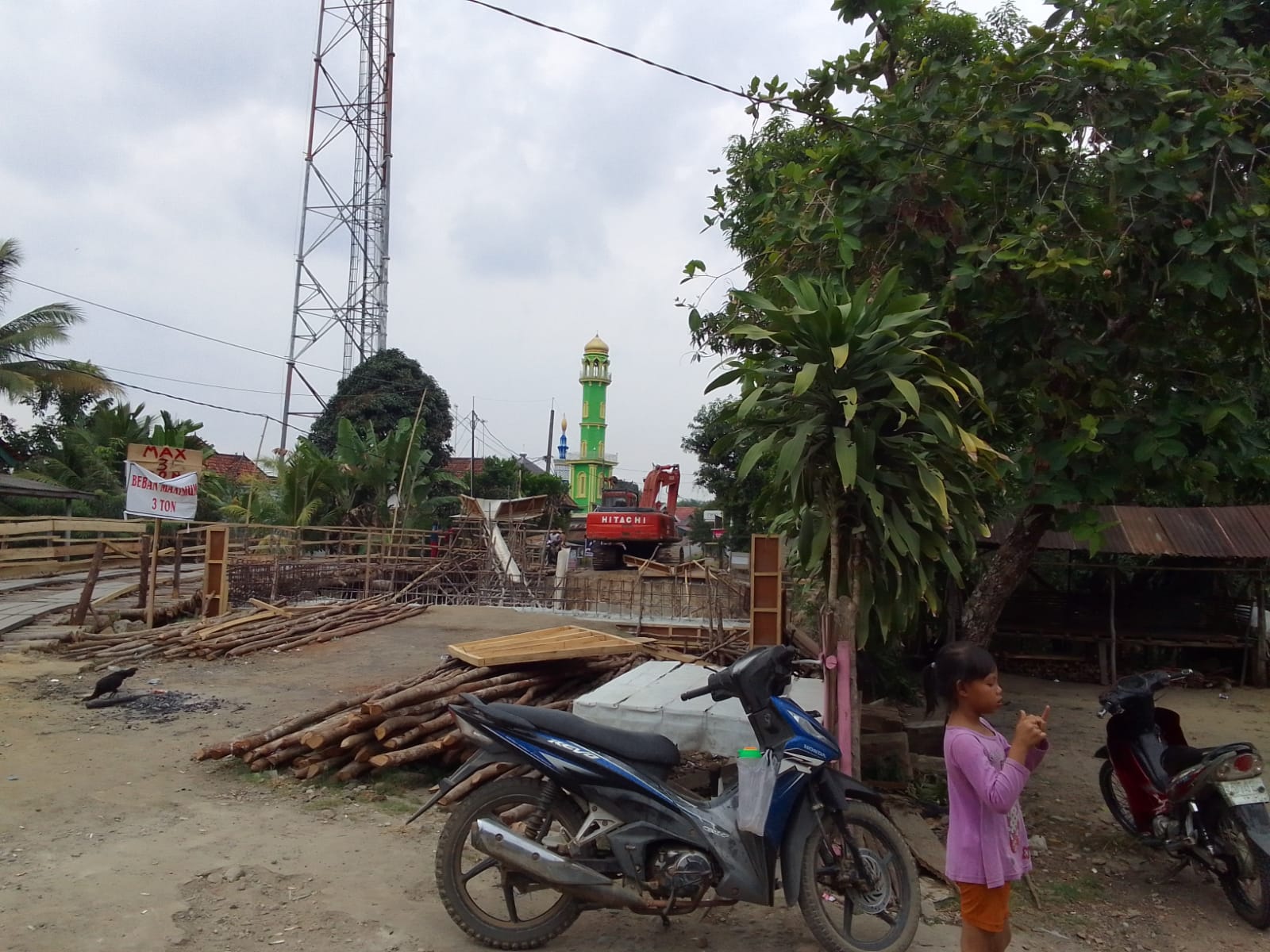 Diduga takkantongi izin lingkungan. pengerjan proyek jembatan tertunda. n yang