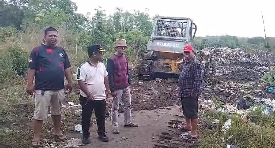 Patut di apresiasi salah satu tokoh di kelurahan Gelumbang. peduli sampah.