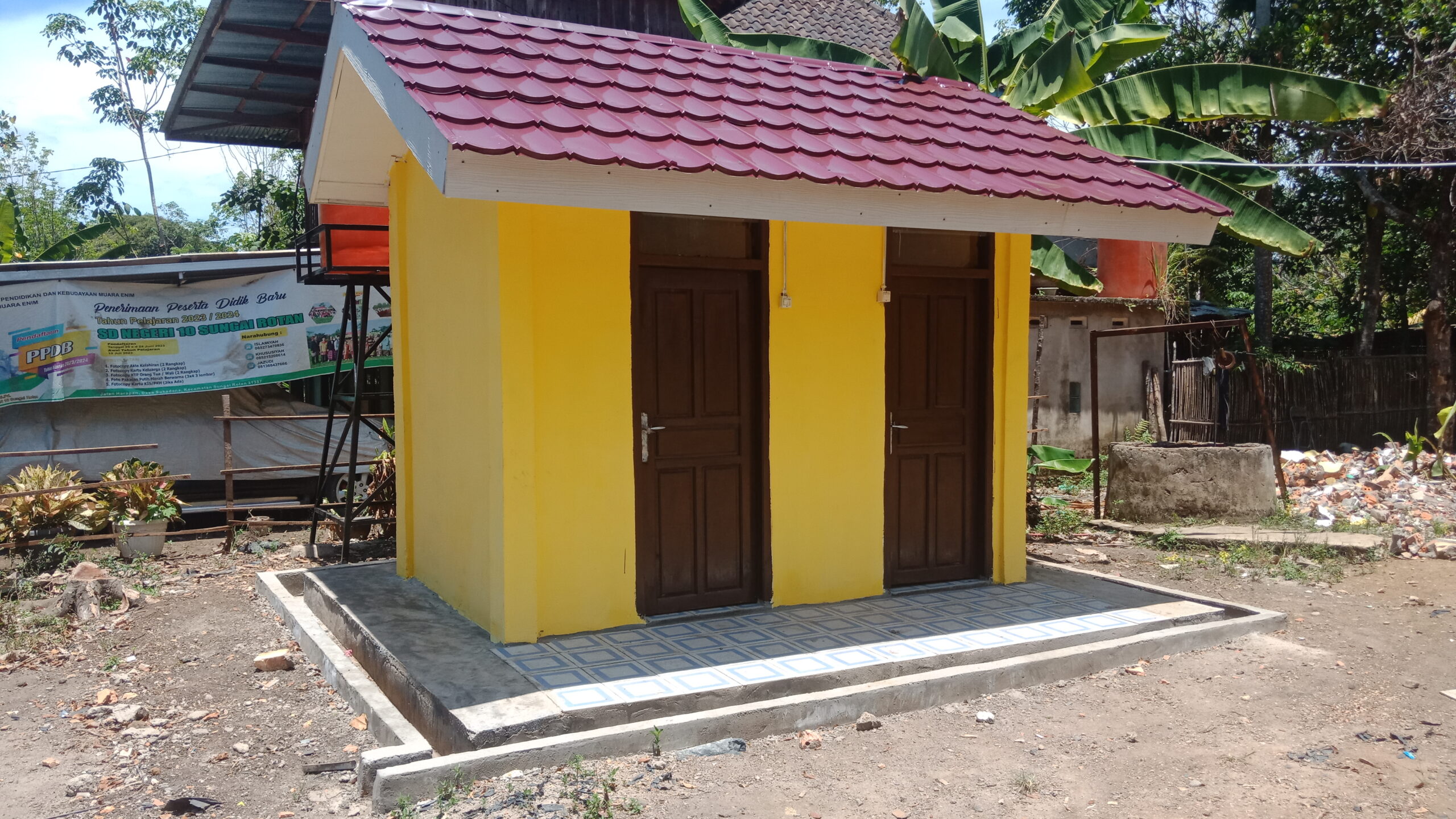 Pembangunan Toilet SD 10 Sungai rotan. Diduga kurang anggaran.